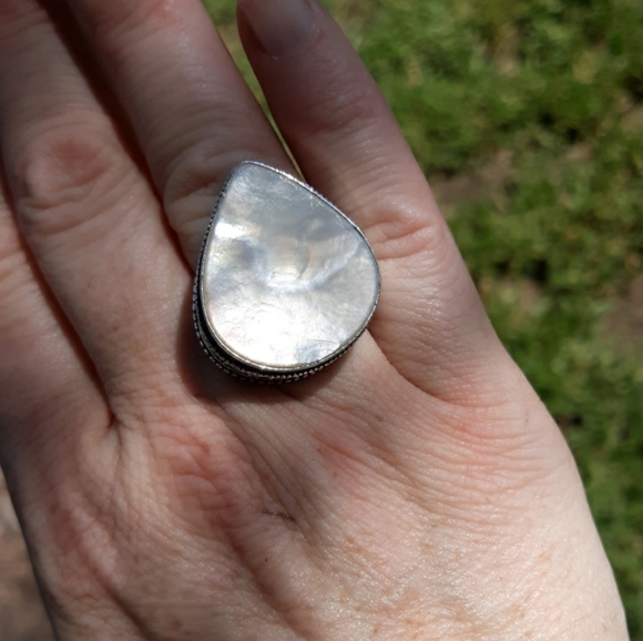 New Mother of Pearl 925 Silver Statement Ring. - Picture 6 of 9